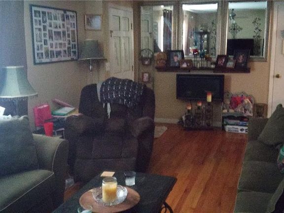 2nd image of 44 Oak St