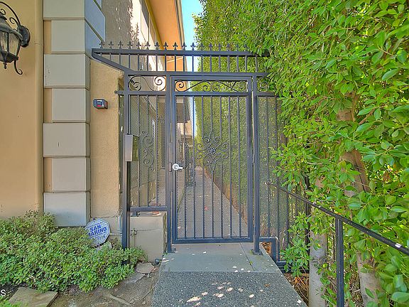 3rd image of 420 S Oak Knoll Ave APT 11