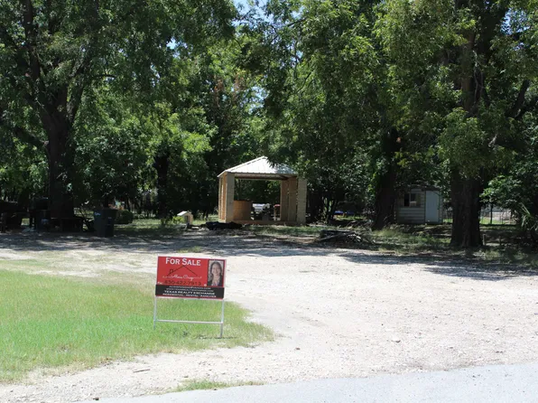 300 Parkway Ave, Del Rio, TX 78840