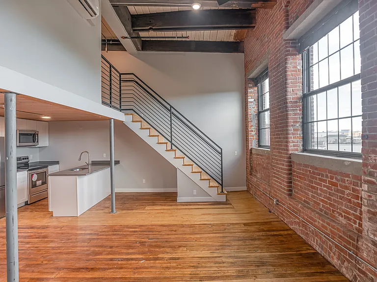 556 Atwells Ave — Photo 28