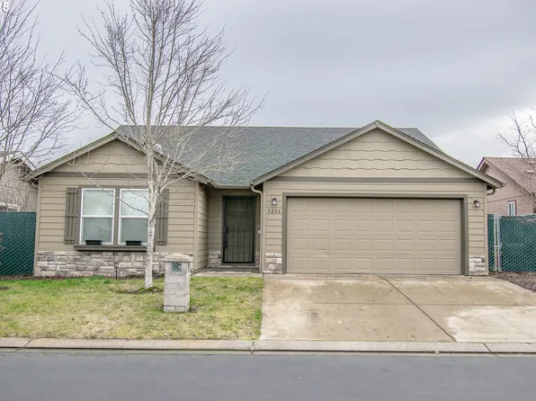 5246 Golden Eagle Dr, Eugene, OR 97402