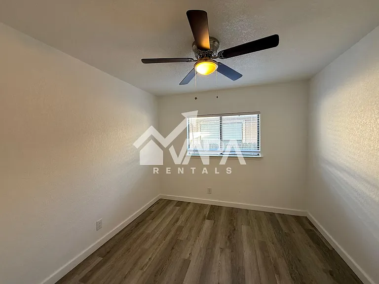 7106 Sunlit Trail Dr — Photo 13
