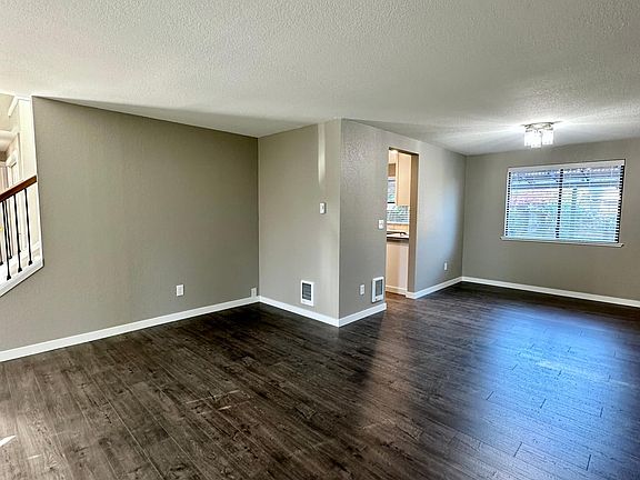 4th image of 4829 136th Pl NE