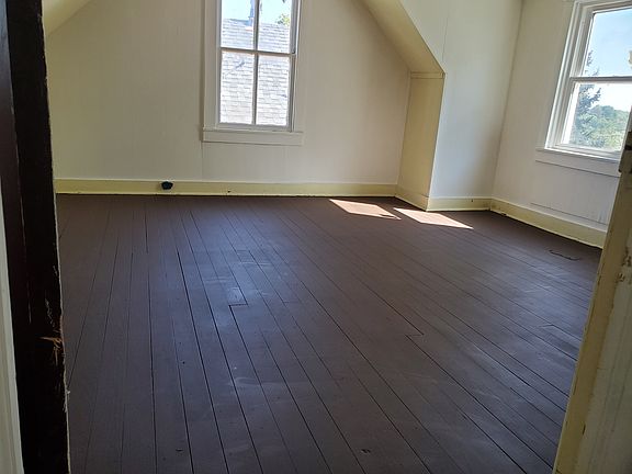 2nd image of 219 E Washington St APT 4