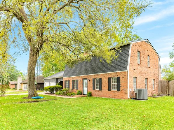 219 Narcissus St, Lake Jackson, TX 77566