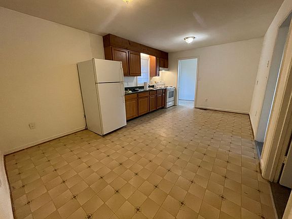 4th image of 15727 Allen Dr