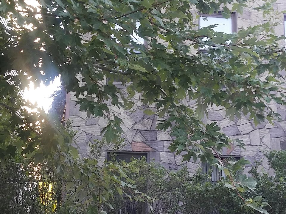 2nd image of 186 30th St