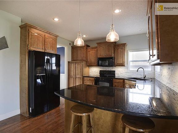 4th image of 31450 W 84th Ter