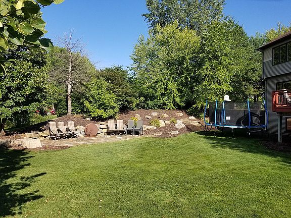 3rd image of 704 Applewood Cir