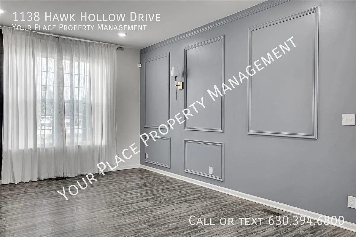 Beautiful Custom Upgrades! 2br, 2.5ba In Yorkville, Backs Up To Yorkville Middle School! Large Sc... — Photo 3