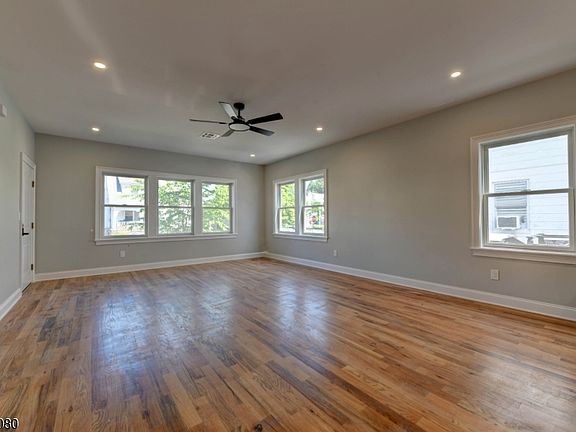 4th image of 145 Harrison St