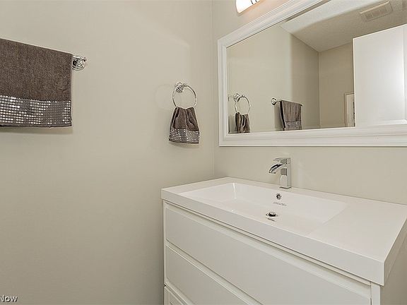 5th image of 29799 Orangewood Dr