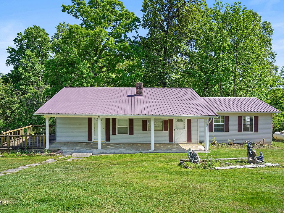 1st image of 215 S Hickory Cir