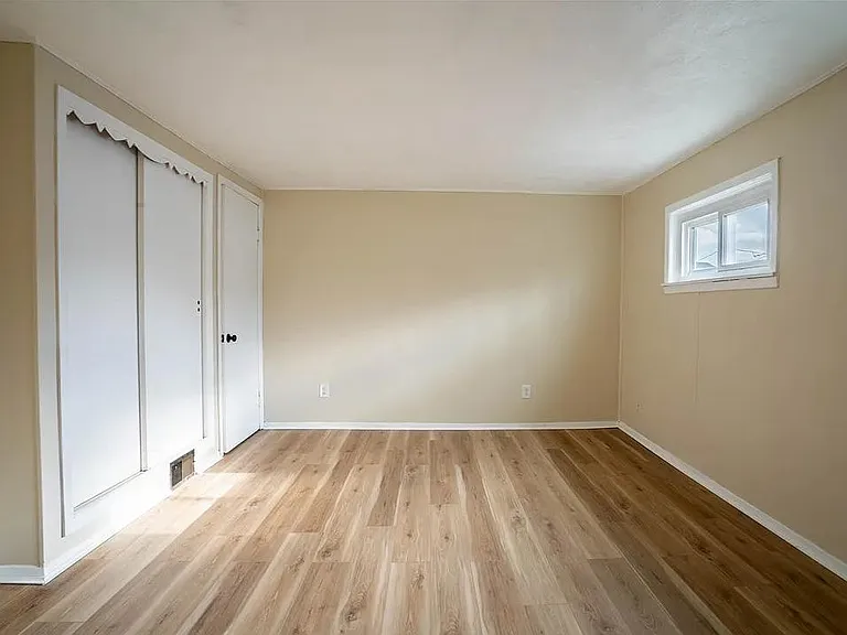 327 William St — Photo 17