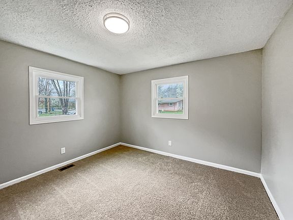 5th image of 204 Tammy Dr