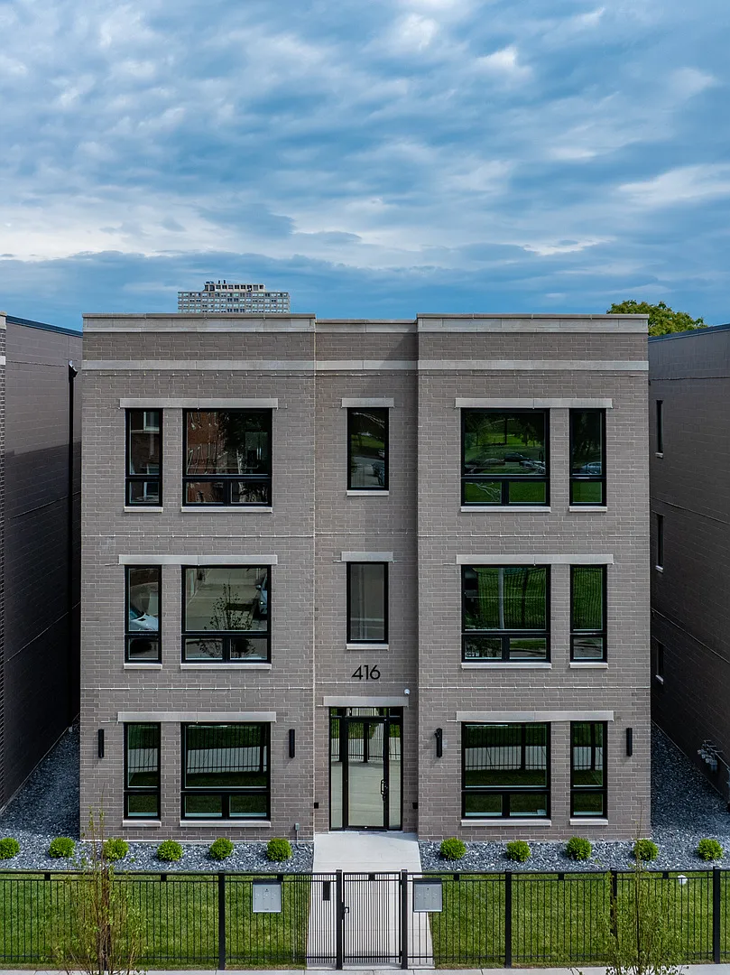 3 bed, $2,900 — Photo 1