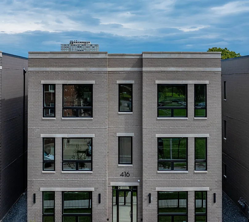 408 E 50th Pl #3W