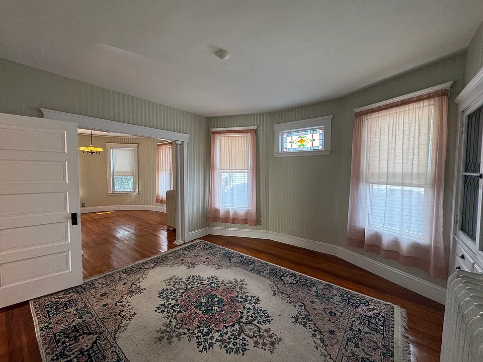 15 Chase St #3
