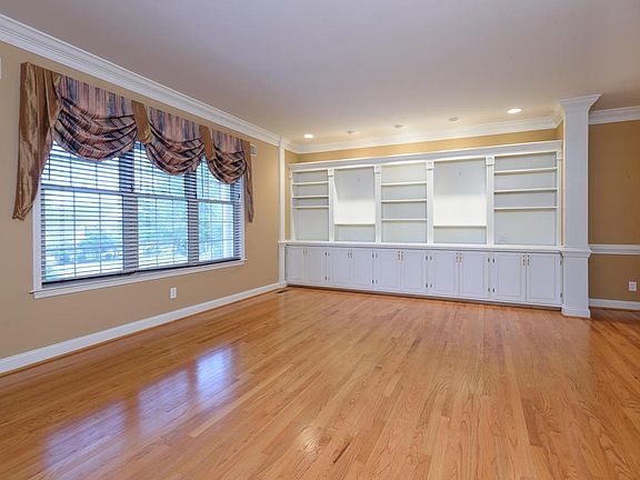 4th image of 1418 Carolina Pl
