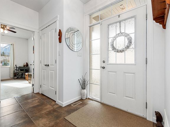 3rd image of 425 Stuart St #1