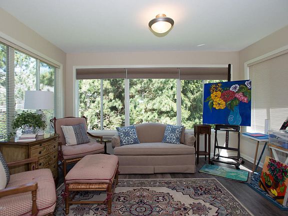 4th image of 225 Potters Dr