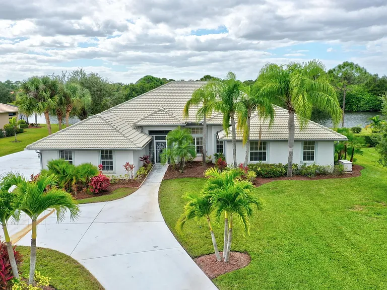 8028 Plantation Lakes Dr — Photo 53