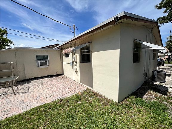 5th image of 3621 NE 13th Avenue