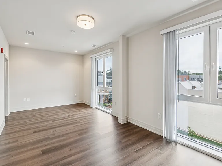 Park Morton Apartments — Photo 60