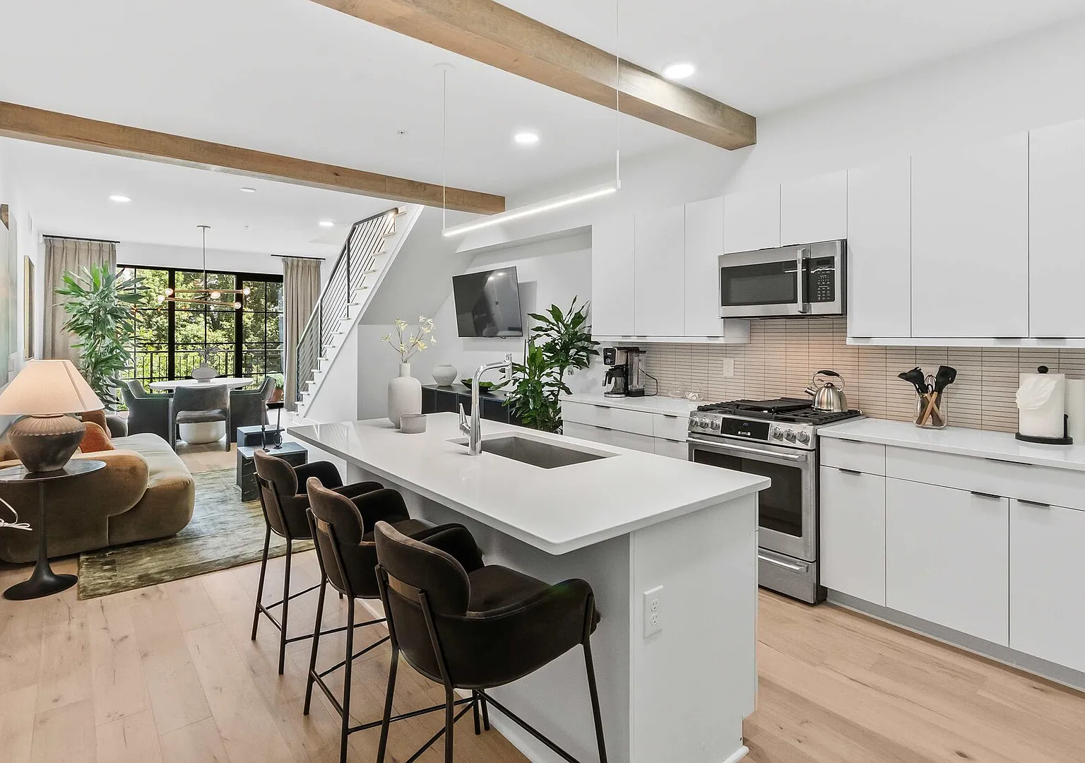 Olive Stone Modern Penthouse Near Mercedes Benz — Photo 3