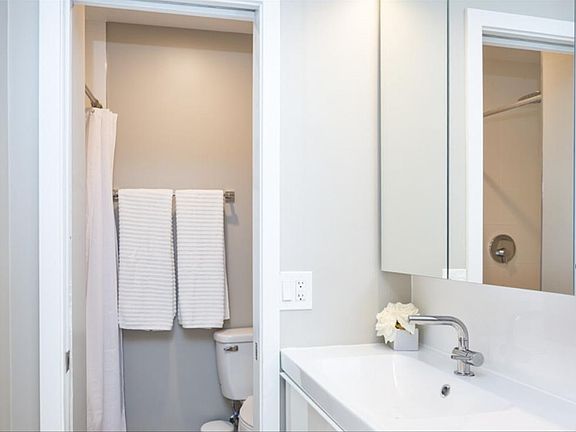 5th image of 4974 Vandever Ave
