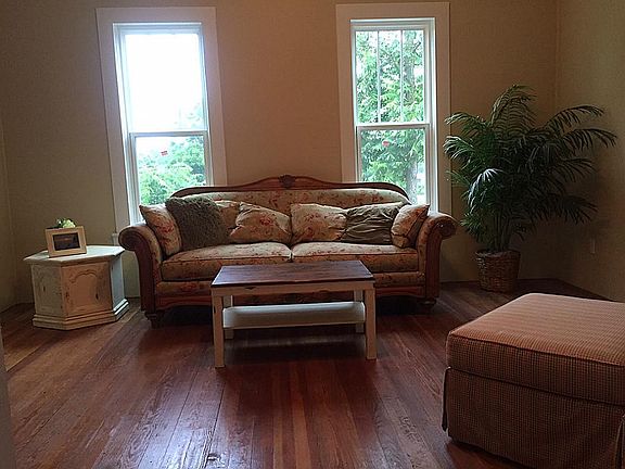 5th image of 109 N Scott St