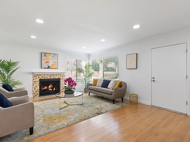 18408 Hatteras St #27 — Photo 3