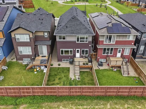 234 N Carringsby Way NW, Calgary, AB T3P 1T5