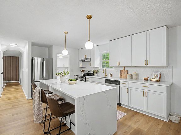 2nd image of 3134 Willow Bnd E