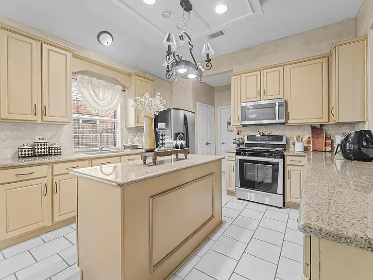2214 Lashley Ct — Photo 14
