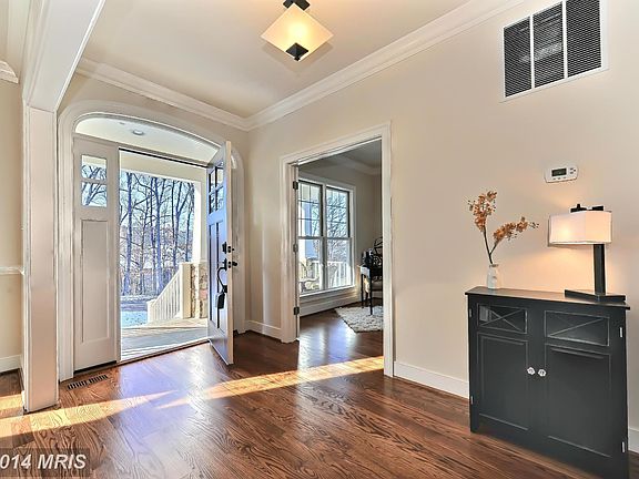 2nd image of 2209 Ivor Ln