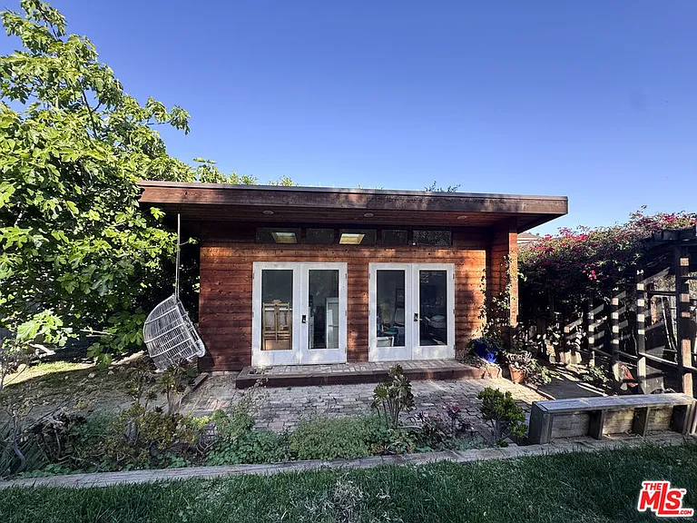 814 E Edgeware Rd — Photo 30