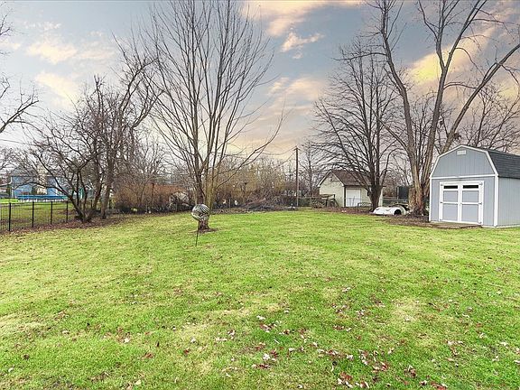 4th image of 1230 Summit Dr