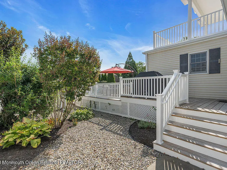 64 Curtis Ave — Photo 45
