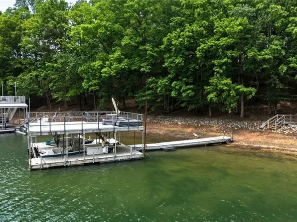 6421 Arbor Wood Dr, Flowery Branch, GA 30542