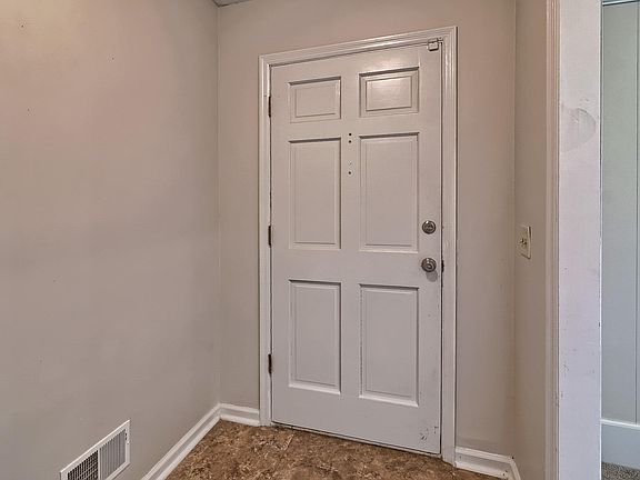 5th image of 321 Sheridan Dr