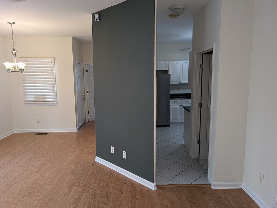 1st image of 635 E Henry St #635