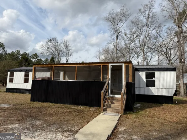 210 Chickadee Cir, Jesup, GA 31545