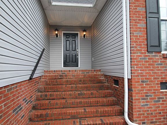 3rd image of 1830 Country Manor Ln
