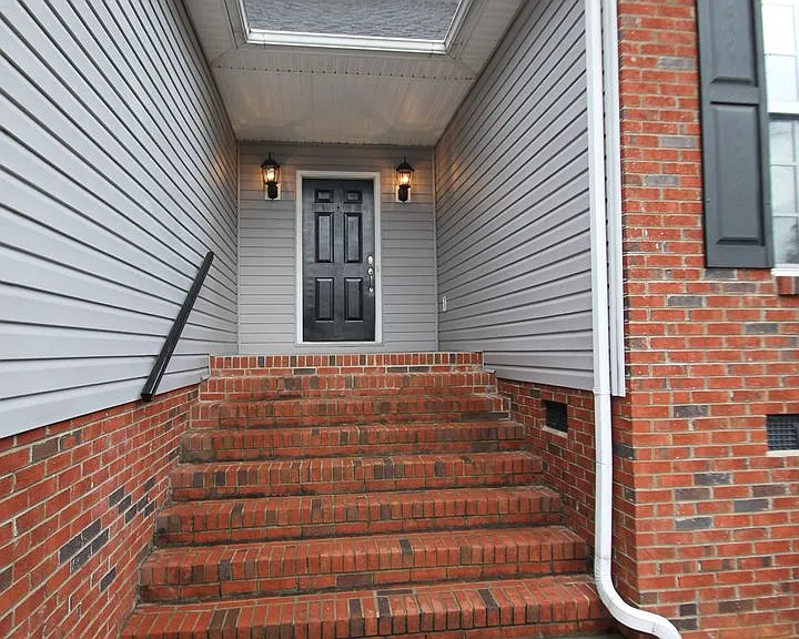 1830 Country Manor Ln — Photo 3