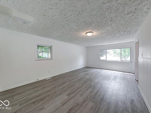 4th image of 3220 Newton Ave