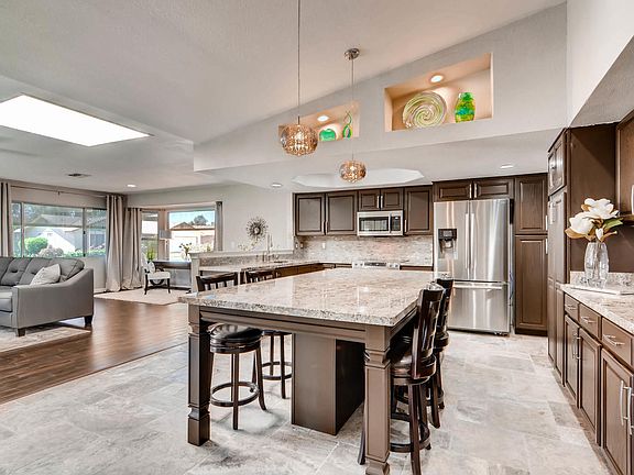 2nd image of 1335 Leisure World