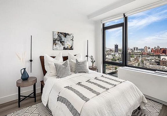 5th image of 224 E 135th St #2506S