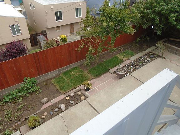 4th image of 542 Westmoor Ave