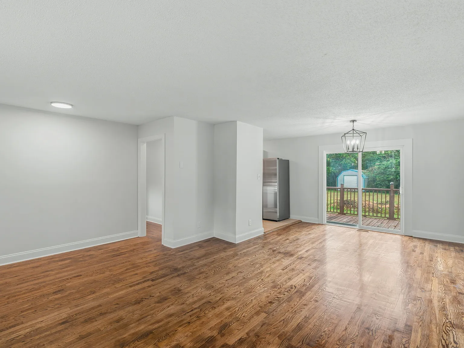 3 bed, 1056 sqft, $1,950 — Photo 3